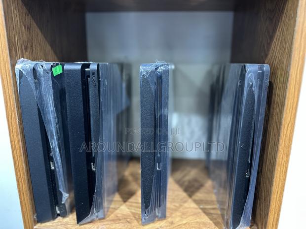 Playstation 4 Slim photo 4