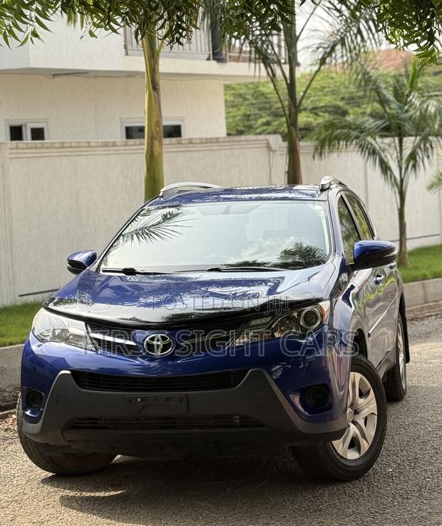 Toyota RAV4 LE AWD (2.5L 4cyl 6A) 2016 Blue
