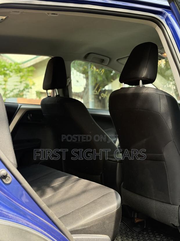 Toyota RAV4 LE AWD (2.5L 4cyl 6A) 2016 Blue