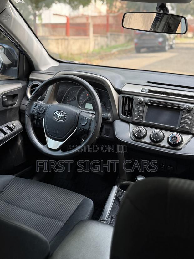 Toyota RAV4 LE AWD (2.5L 4cyl 6A) 2016 Blue