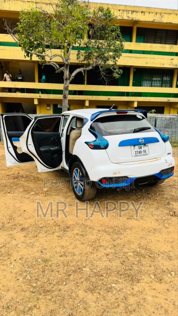 Nissan Juke 2015 White photo 14