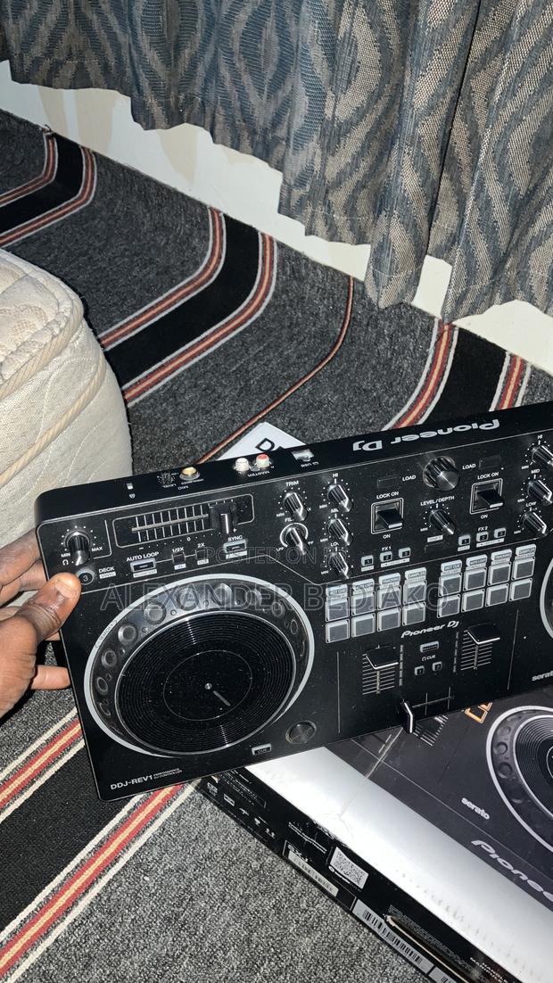Pioneer DDJ Rev 1 photo 2