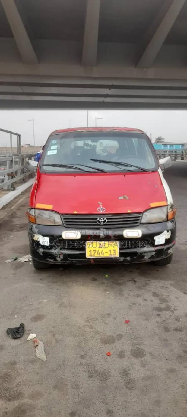 Toyota HiAce 2002 Red