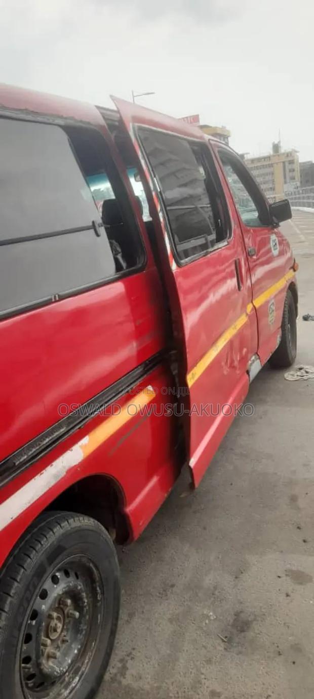 Toyota HiAce 2002 Red photo 4