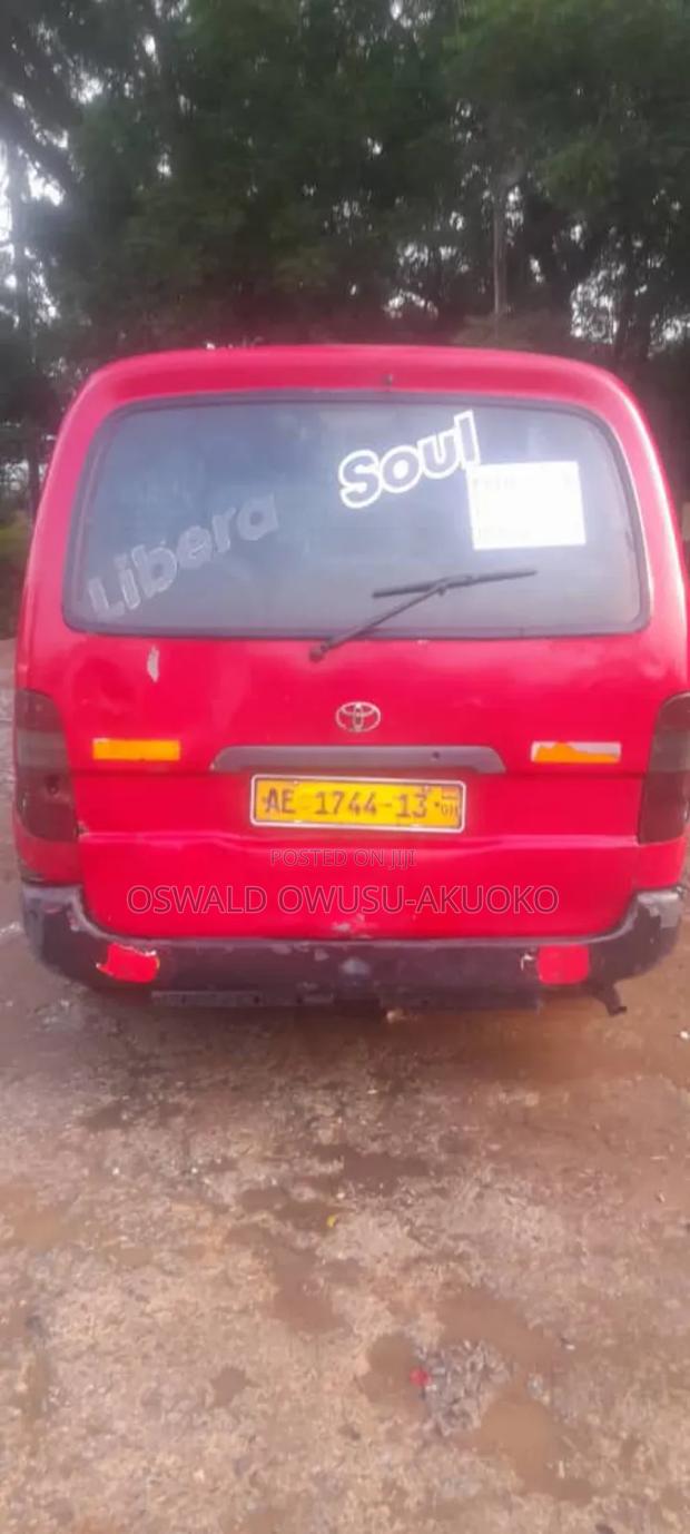 Toyota HiAce 2002 Red photo 5