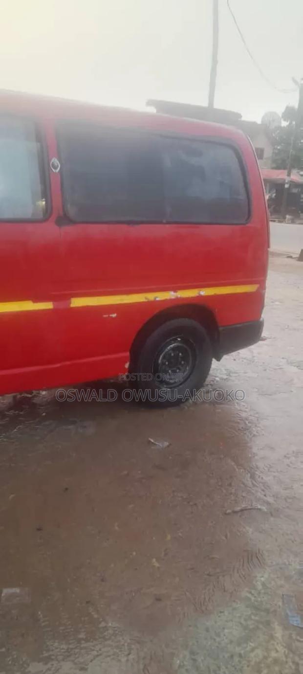 Toyota HiAce 2002 Red photo 6