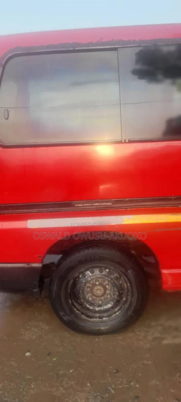 Toyota HiAce 2002 Red photo 8