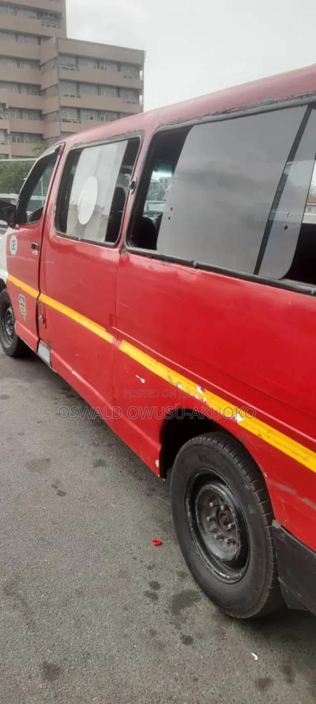 Toyota HiAce 2002 Red photo 9