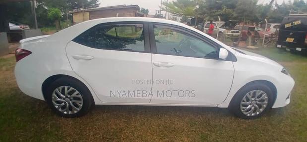 Toyota Corolla 2018 White