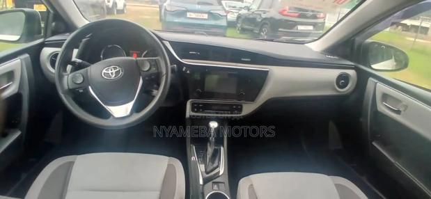 Toyota Corolla 2018 White