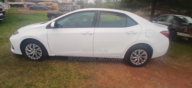 Toyota Corolla 2018 White