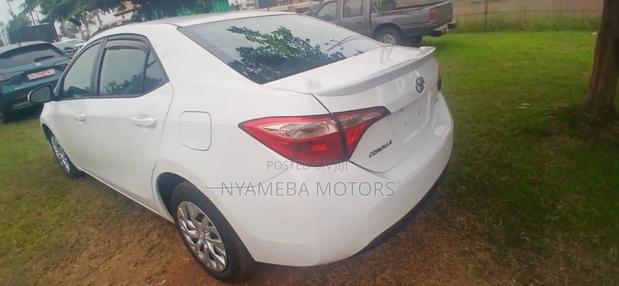 Toyota Corolla 2018 White