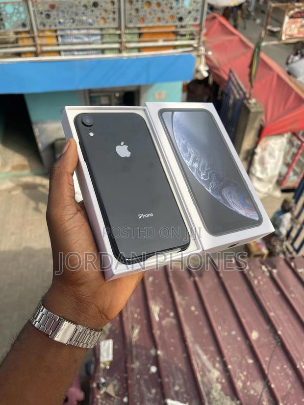 Apple iPhone XR 128 GB Black photo 3