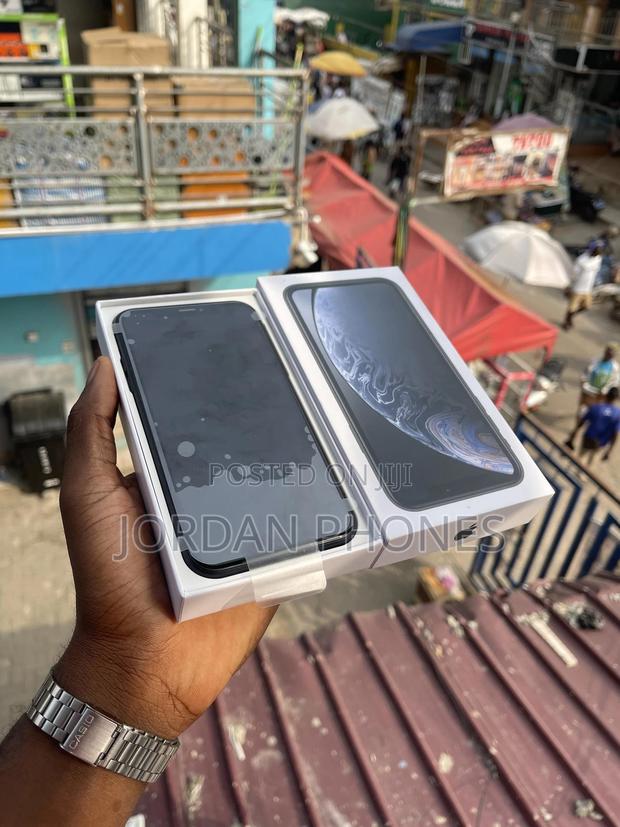 Apple iPhone XR 128 GB Black photo 2
