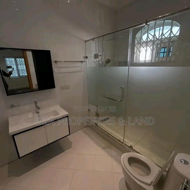 5bdrm House in East Legon, Bawaleshie for rent photo 8
