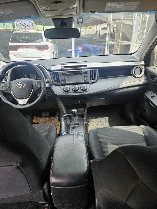 Toyota RAV4 LE AWD (2.5L 4cyl 6A) 2017