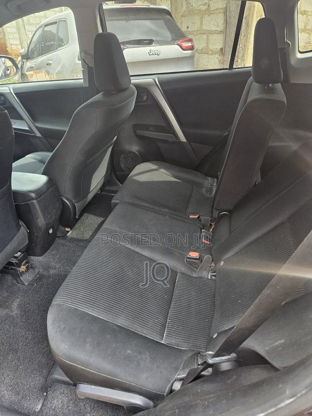 Toyota RAV4 LE AWD (2.5L 4cyl 6A) 2017 photo 7