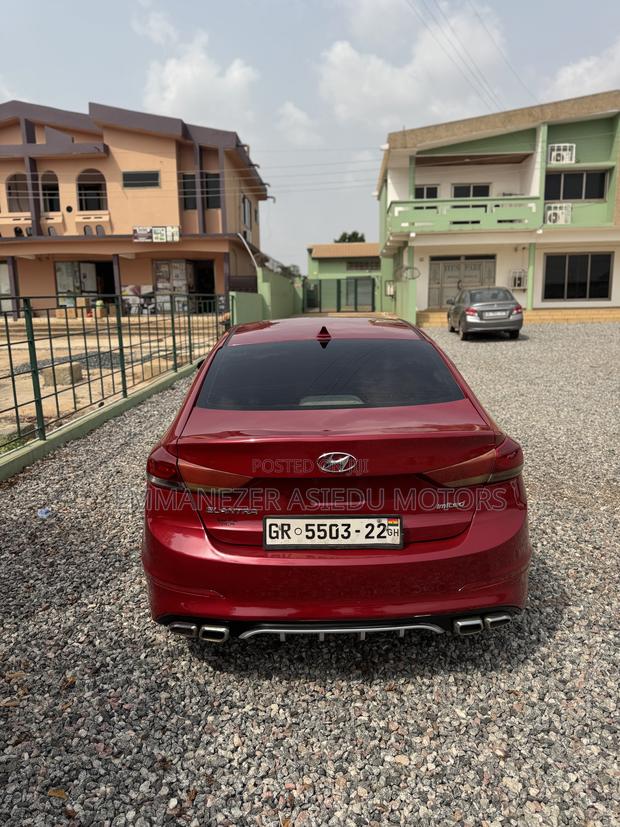 Hyundai Elantra Limited Sedan FWD (2.0L 4cyl 6A) 2017 Red photo 3