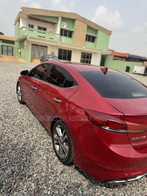 Hyundai Elantra Limited Sedan FWD (2.0L 4cyl 6A) 2017 Red photo 6