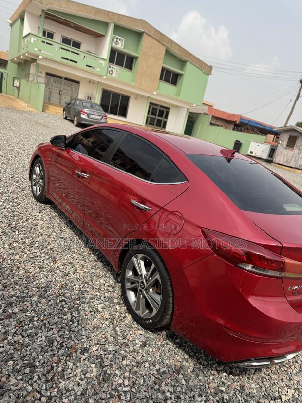 Hyundai Elantra Limited Sedan FWD (2.0L 4cyl 6A) 2017 Red photo 7