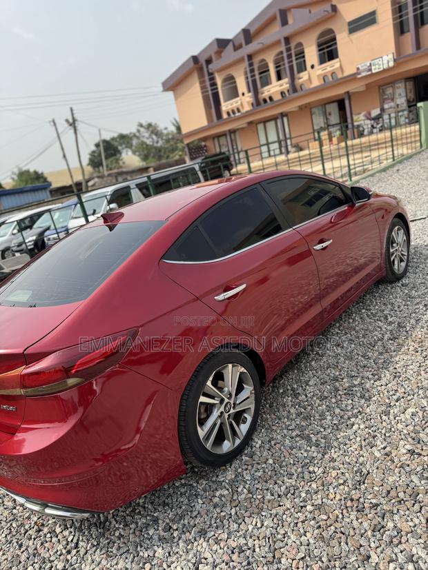 Hyundai Elantra Limited Sedan FWD (2.0L 4cyl 6A) 2017 Red photo 8