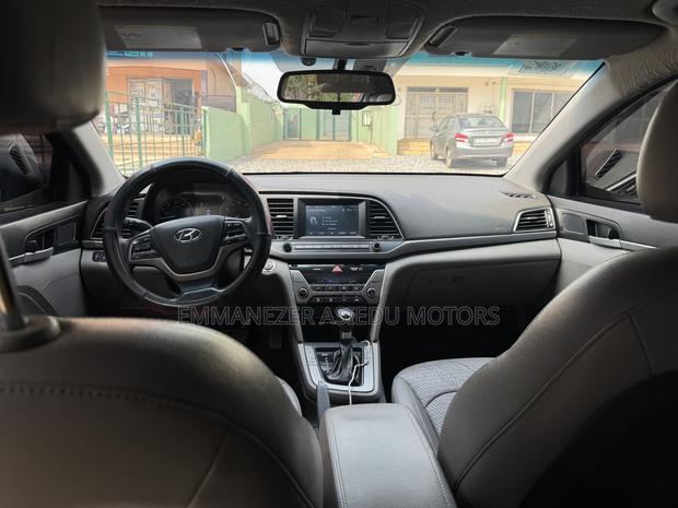 Hyundai Elantra Limited Sedan FWD (2.0L 4cyl 6A) 2017 Red photo 14