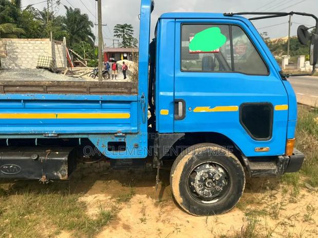 Very Neat And Strong Moving Kia With No Fault For Cool Price photo 3