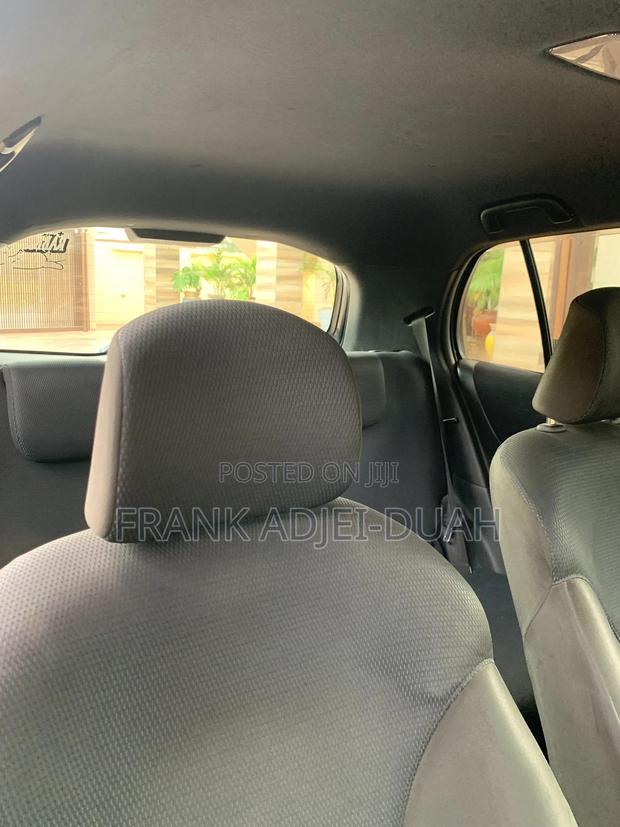 Toyota Vitz 1.5 FWD 3dr 2010 Gray photo 5