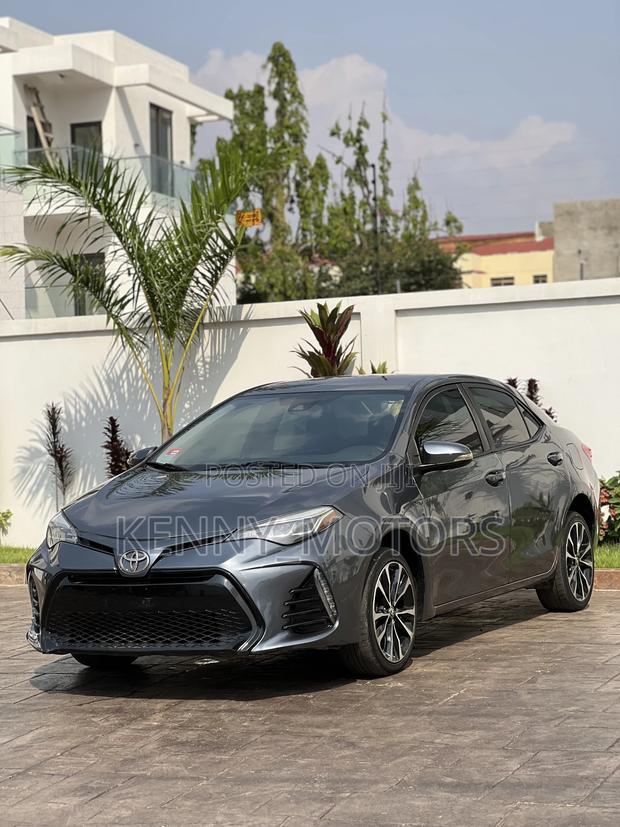 Toyota Corolla SE 4dr Sedan (1.8L 4cyl CVT) 2017 Blue photo 2