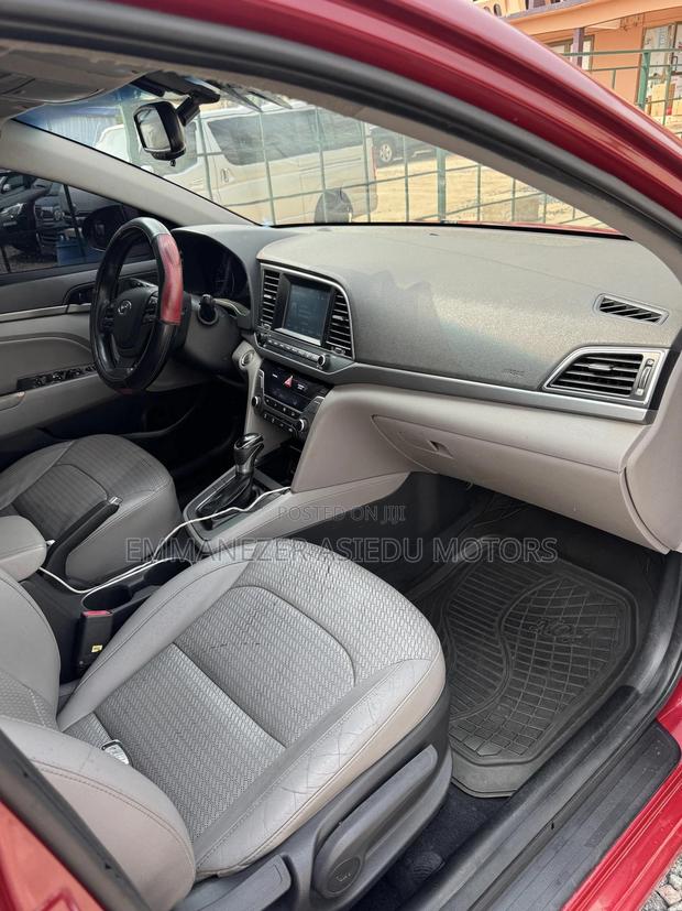 Hyundai Elantra Limited Sedan FWD (2.0L 4cyl 6A) 2017 Red photo 12
