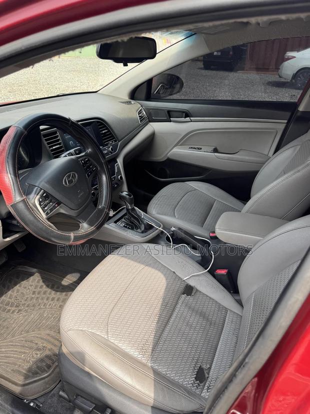 Hyundai Elantra Limited Sedan FWD (2.0L 4cyl 6A) 2017 Red photo 13