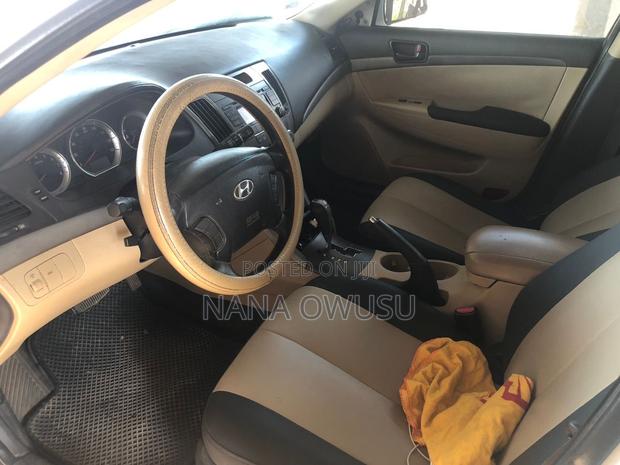 Hyundai Sonata GLS Sedan FWD (2.4L 4cyl 5A) 2010 White photo 2