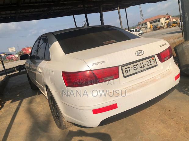 Hyundai Sonata GLS Sedan FWD (2.4L 4cyl 5A) 2010 White photo 5