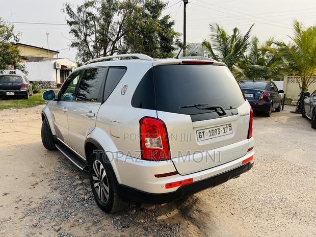 SsangYong Rexton 2016 Silver