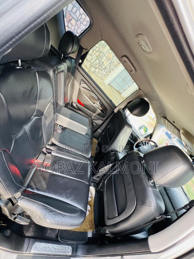 SsangYong Rexton 2016 Silver