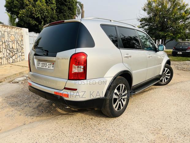 SsangYong Rexton 2016 Silver
