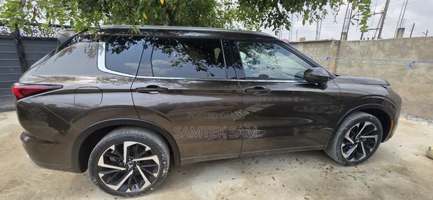 Mitsubishi Outlander SEL 2024 Brown photo 2