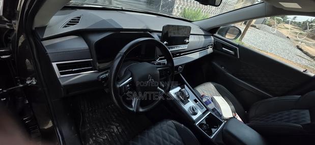 Mitsubishi Outlander SEL 2024 Brown photo 5