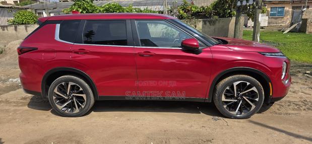 Mitsubishi Outlander SE 2024 Beige photo 2