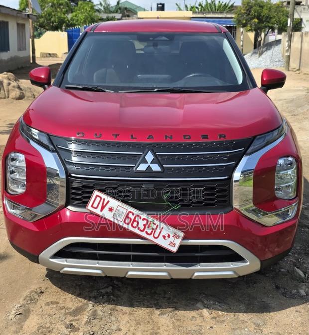 Mitsubishi Outlander SE 2024 Beige