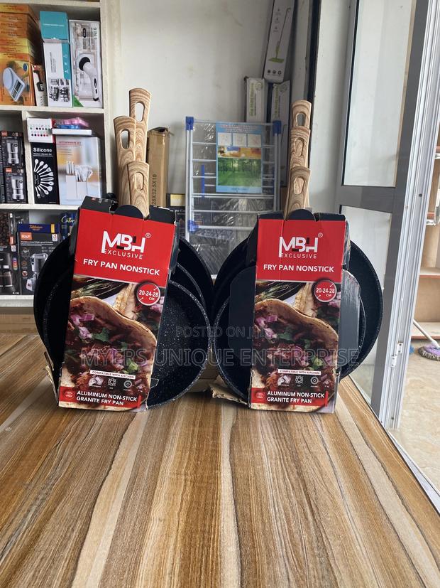 3pcs Frying Pan With Wooden Handles