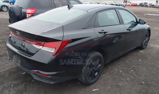 Hyundai Elantra SEL 2021 Black photo 2
