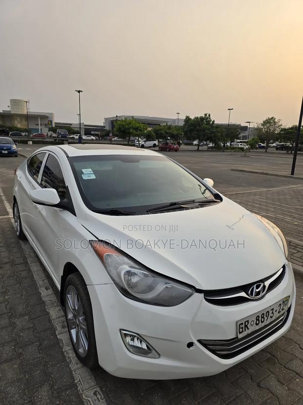 Hyundai Elantra Limited Sedan FWD (1.8L 4cyl 6A) 2013 White