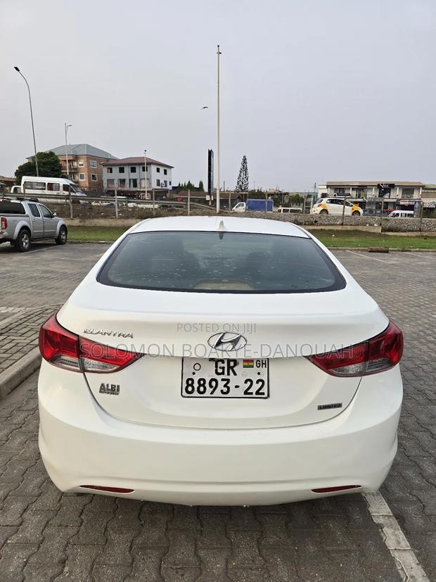 Hyundai Elantra Limited Sedan FWD (1.8L 4cyl 6A) 2013 White