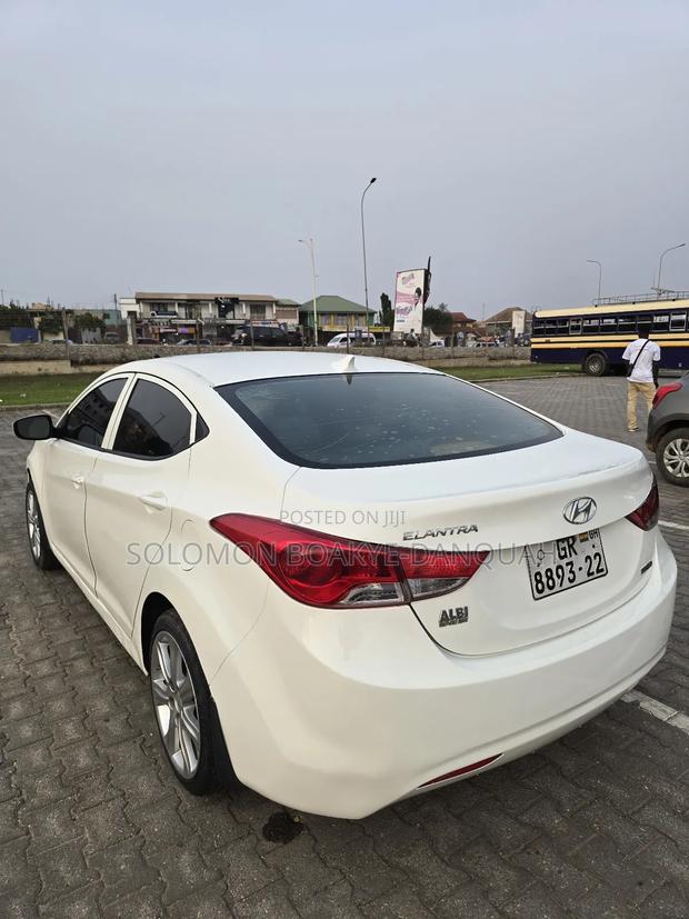 Hyundai Elantra Limited Sedan FWD (1.8L 4cyl 6A) 2013 White