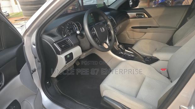 Honda Accord EX 4dr Sedan (2.4L 4cyl 6M) 2015 Silver photo 9