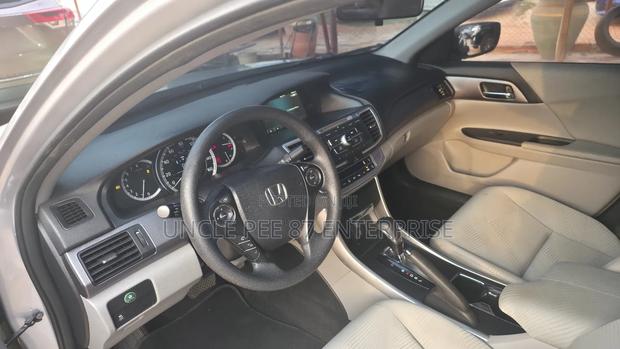 Honda Accord EX 4dr Sedan (2.4L 4cyl 6M) 2015 Silver photo 10
