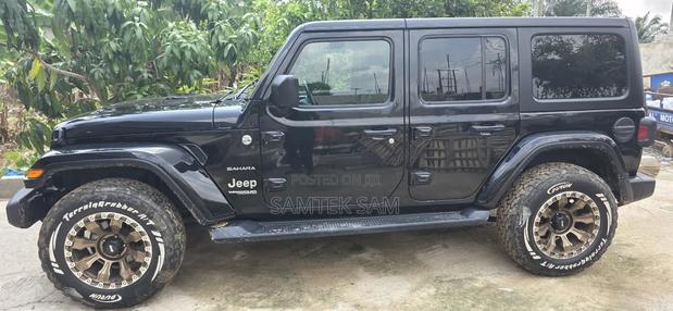 Jeep Wrangler 2019 Black photo 2