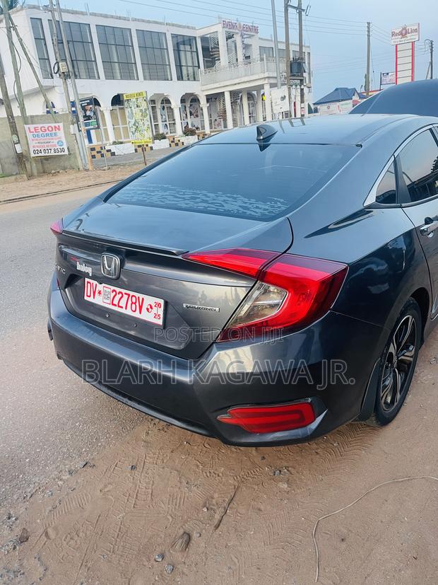 Honda Civic Touring 4dr Sedan (1.5L 4cyl) 2017 Gray photo 4