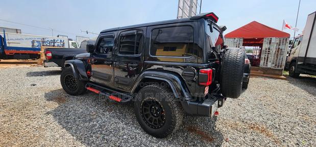 Jeep Wrangler Rubicon 2021 Black photo 2
